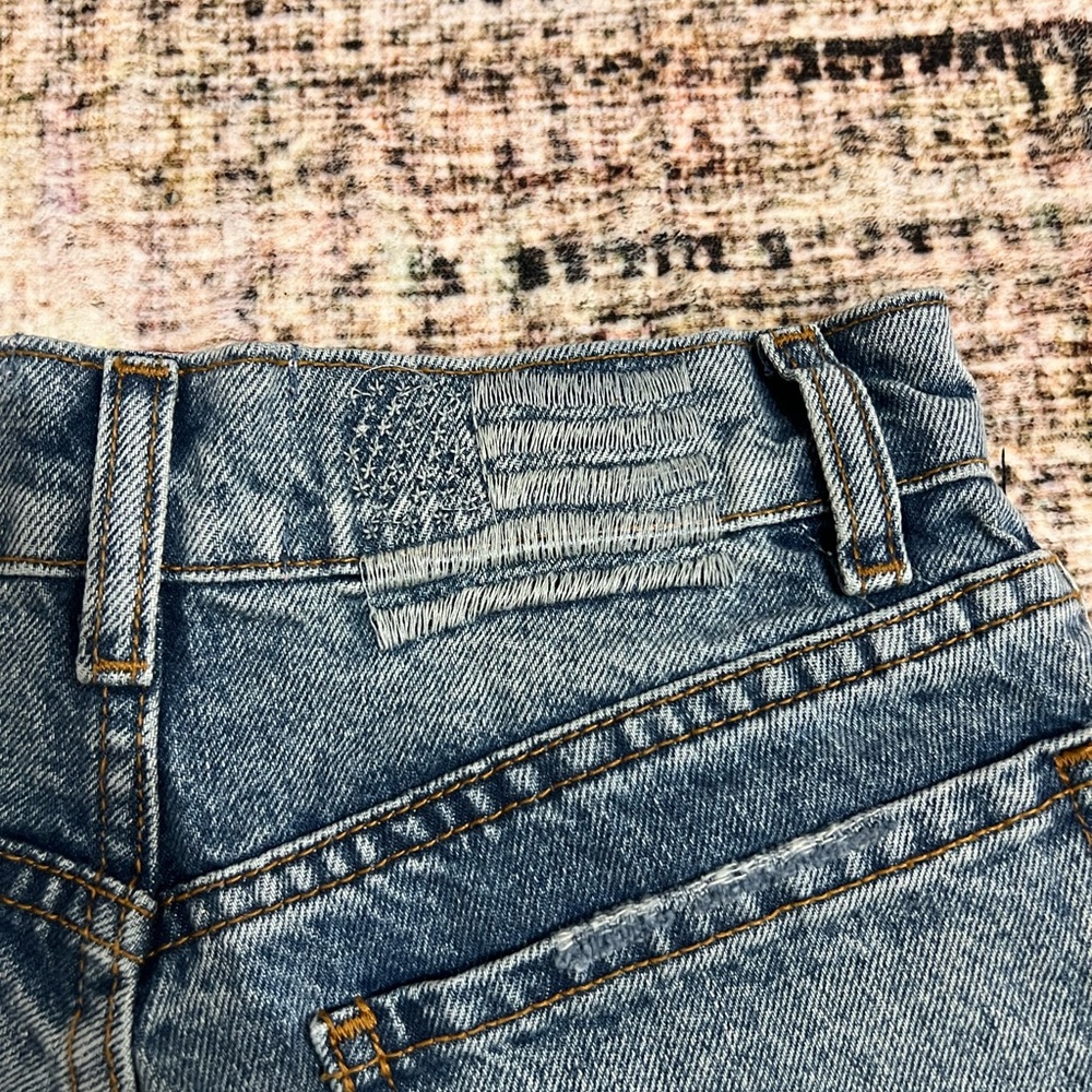 NWT Revice Woman’s OC Boardwalk Cutoffs Medium Wash Denim Shorts Size 25 - Picture 4 of 5